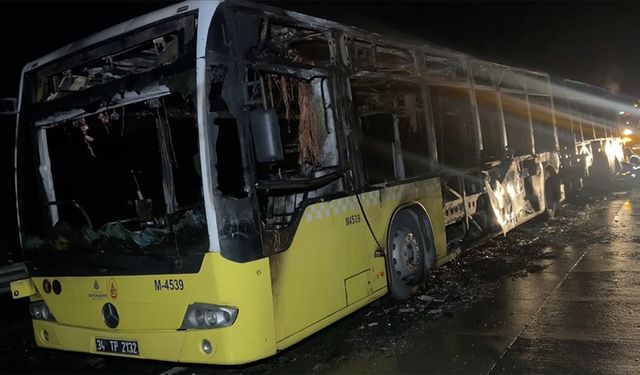 Arnavutköy'de yanan İETT otobüsü kullanılamaz hale geldi