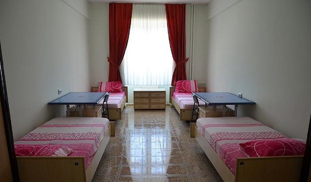 Yurda saatinde dönmeyene aile bildirimi: Kadınlar korunsun ama kural olmasın mı?