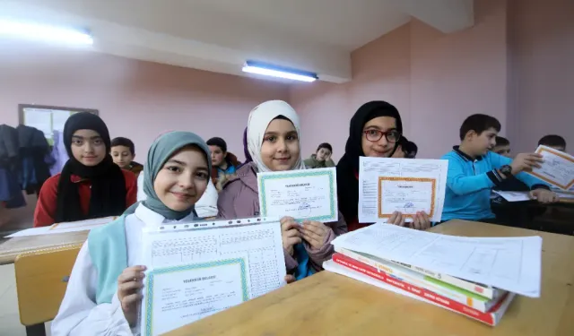 18 Milyon öğrencinin karne heyecanı bugün! Peki okullar ne zaman açılacak?