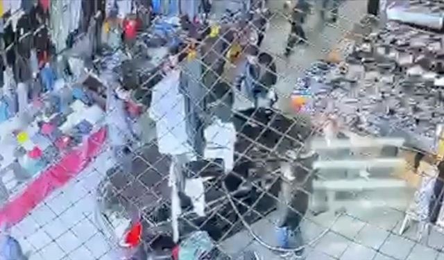 El freni çekilmeyen otomobil, halk pazarına daldı! İşte o anlar...