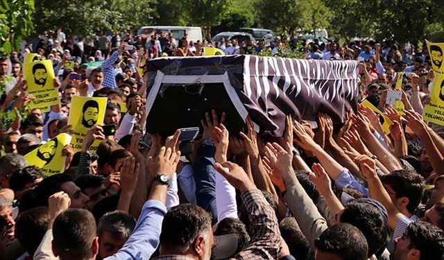 Cenaze namazı kısaca nasıl kılınır, ayakkabıyla abdestsiz kılınır mı? Hanefiler ve Şafiiler