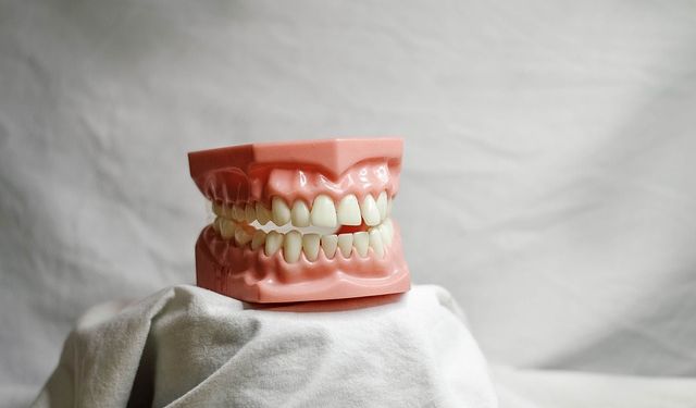 Uzman isim uyardı: Diş beyazlatmada doğru bilinen yanlışlara dikkat!