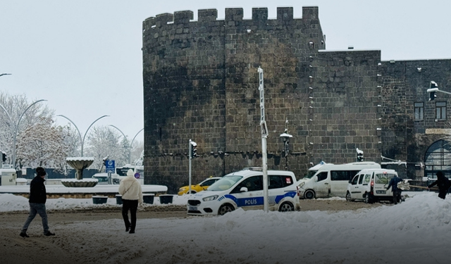 Diyarbakır ve çevre iller kar yağışına teslim oldu