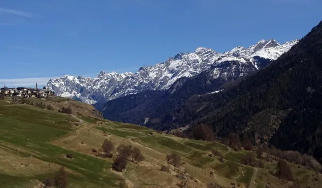 Dünya yukarıdan çöküyor