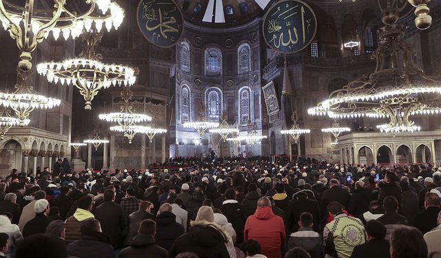 İmsak ve sabah namazı aynı mı? Sabah namazını kılmak için ezanının okunmasını beklemek gerekli mi?