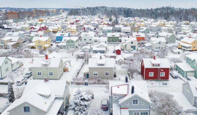 Dışarıya adım atmak tam bir kahramanlık! Nefes'in havada donduğu, çatılarda sarkıkların olduğu dünyanın en dondurucu..