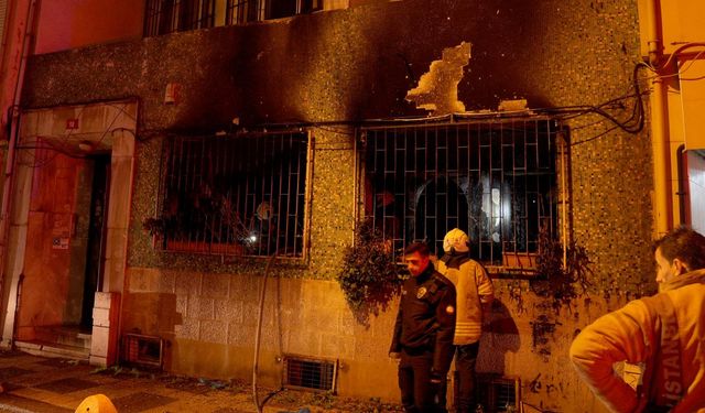 Kadıköy’de apartman yangını: 1’i ağır 8 yaralı