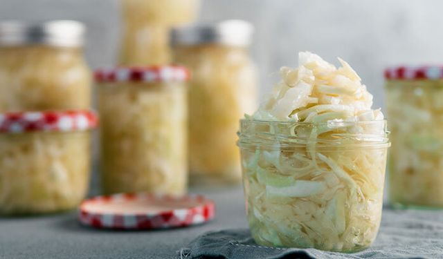 Kilo kontrolü ve metabolizma için destekleyici: İşte lahana turşusunun faydaları..