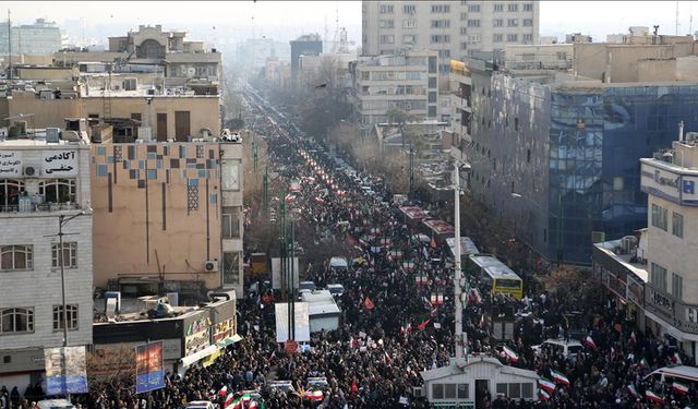 İran'daki eylemlerin bilançosunu açıkladı: Binlerce kişi can verdi!