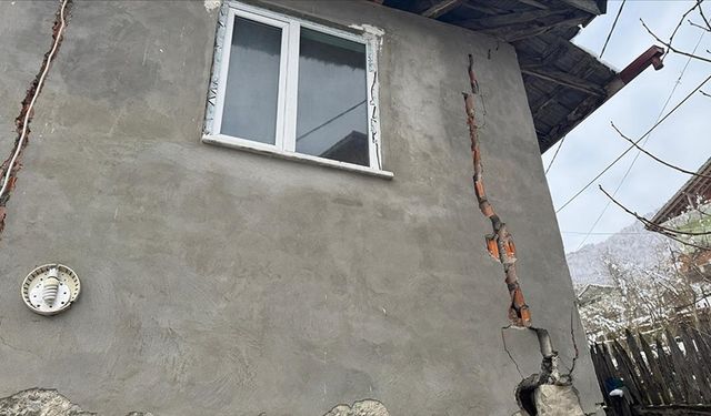 Heyelan nedeniyle 15 evde çatlaklar oluştu!