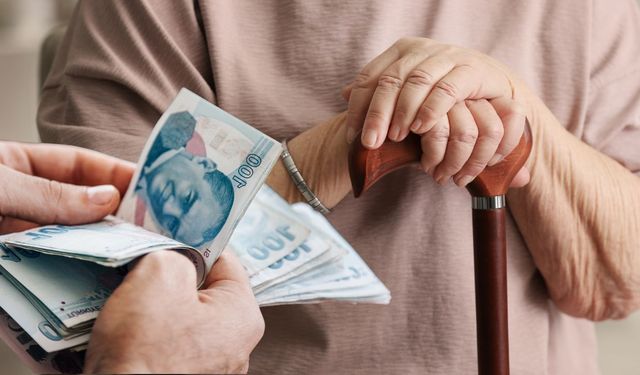 Tüm emekli maaşlarına Perşembe günü zam gelebilir!