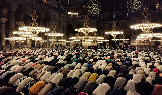 Yatsı namazı nasıl kılınır? Kaç rekâttır? Vitir namazı nasıl kılınır?