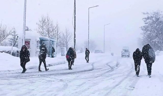 İki ilde eğitime kar engeli