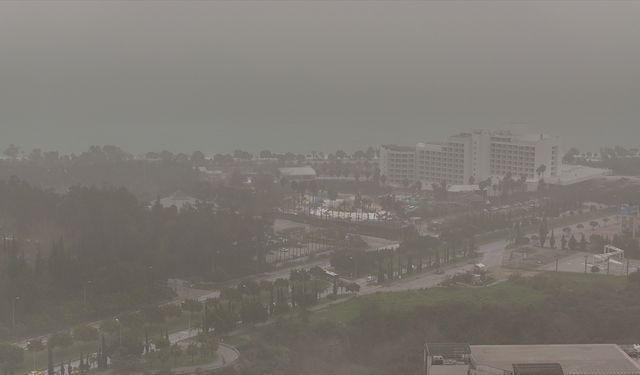 Antalya'da toz taşınımı: Görüş mesafesi düştü