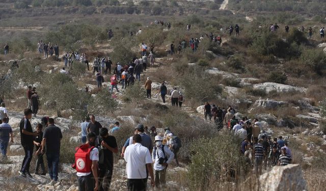 Batı Şeria’da sistematik baskı: İşgal rejiminin saldırıları 11 Filistinli aileyi göçe zorladı