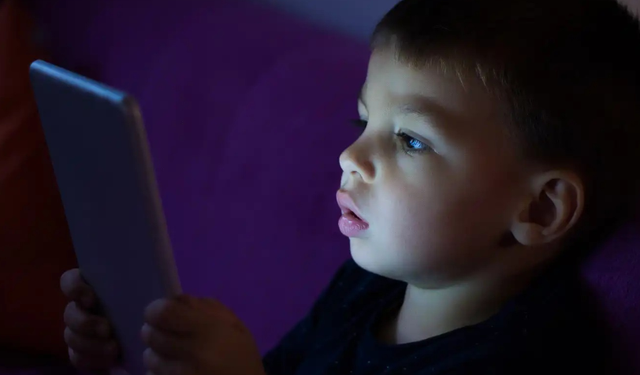 Aman dikkat! Uzun süre ekrana bakmak miyop hastalığını artırıyor!