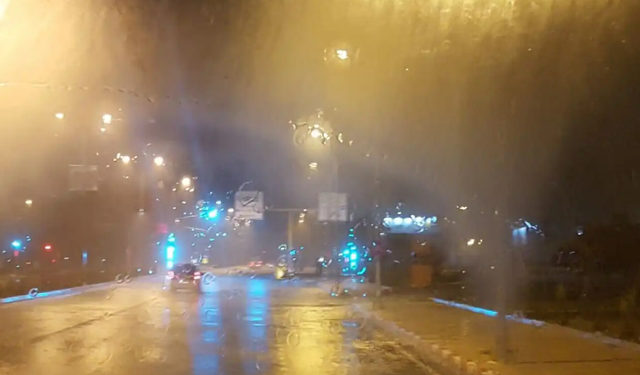 Mersin sağanağa teslim: Kuvvetli yağış kent genelinde etkisini sürdürüyor