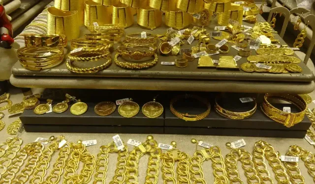 Altın düşüşe geçti