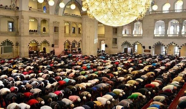 Cuma hutbesi: Cuma ve ümmet bilincini diri tutmak