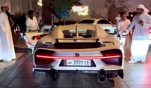 Lüks yaşamlar çöktü, Araplar altın varaklı otomobillerinden indi