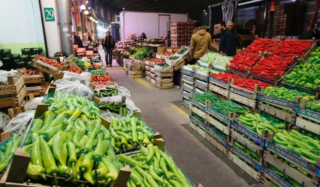 Sebze meyve üzerinde büyük oyun.. Bakanlıktan hallere baskın