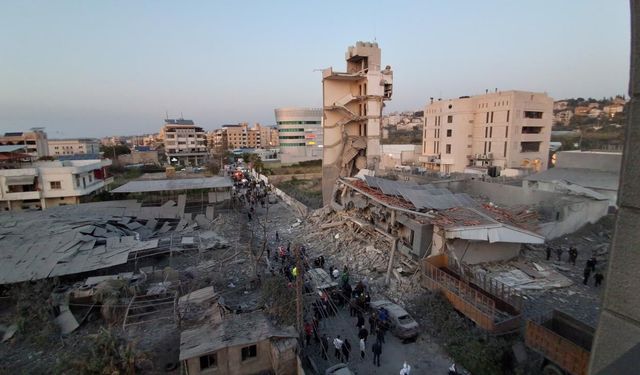 İşgalci israil, Cemaat-i İslami'nin merkezini bombaladı