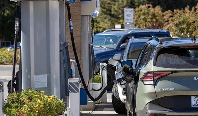 Benzin 4 doları aştı, kriz kapıda