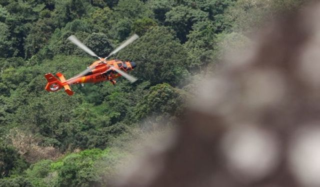 Endonezya’da kayıp helikopteri arama çalışmaları devam ediyor!
