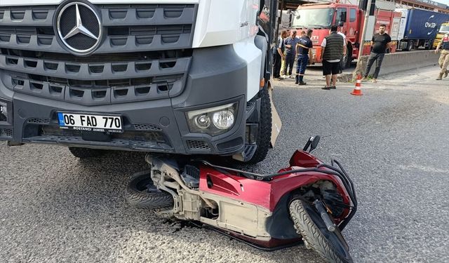 Kamyon ile motosiklet çarpıştı! Sürücüsü öldü