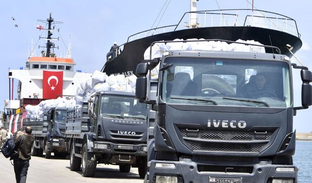 Türkiye'den, Lübnan'a 730 tonluk insani yardım!