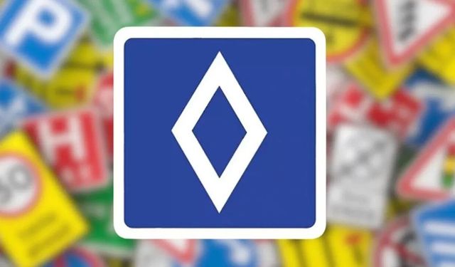 Baklava dilimi şeklinde trafik levhası bir ülkede daha uygulamaya alındı