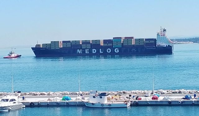 Çanakkale Boğazı’nda arızalanan gemi güvenli bölgeye çekildi