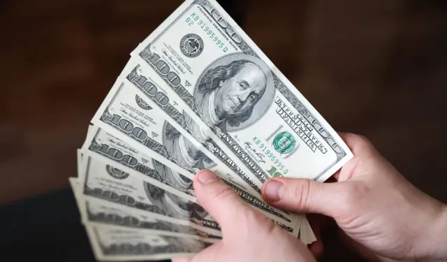 Dolar  bir haftanın zirvesinde