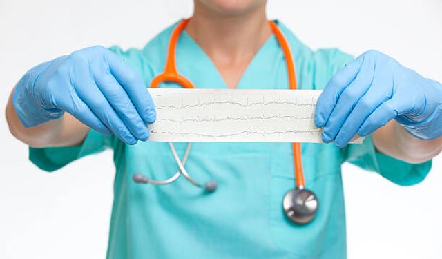 EKG nedir? EKG neden çekilir? Kadın EKG nasıl çekilir?