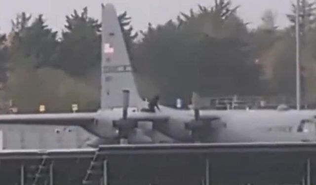 ABD savaş uçağına baltalı saldırı.. Zarar büyük