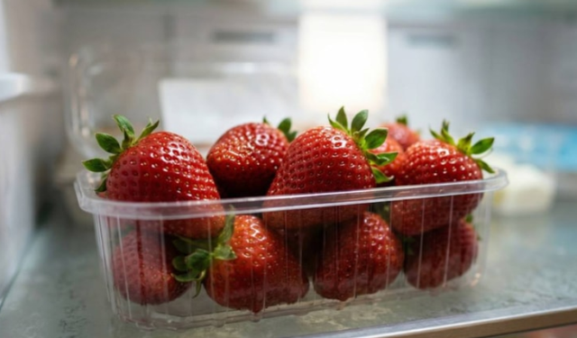 Yıkadığınız çilekleri asla buzdolabına yerleştirmeyin