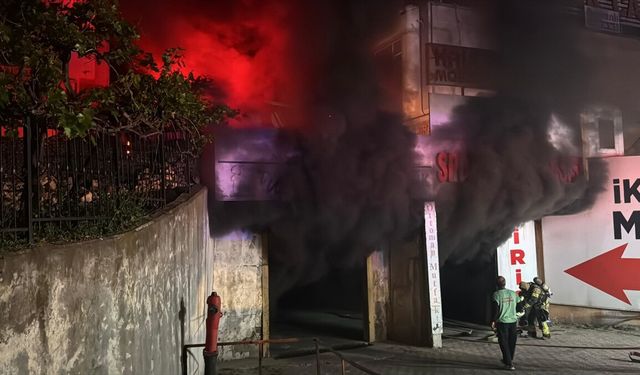 Başakşehir'de kolonya imalathanesinde çıkan yangın söndürüldü