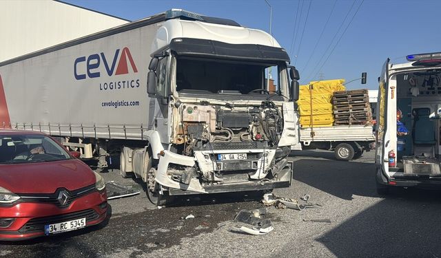 İşçi servisi ile tır çarpıştı: Çok sayıda yaralı var!