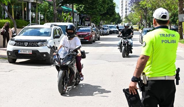 Adana'da 274 motosiklet sürücüsüne para cezası verildi