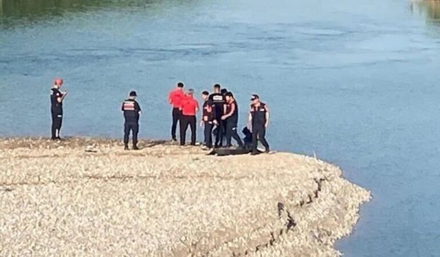 Çayda yüzerken kaybolan gençten acı haber