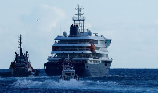 Hantavirüs vakalarının olduğu yolcu gemisi Tenerife'den ayrıldı!