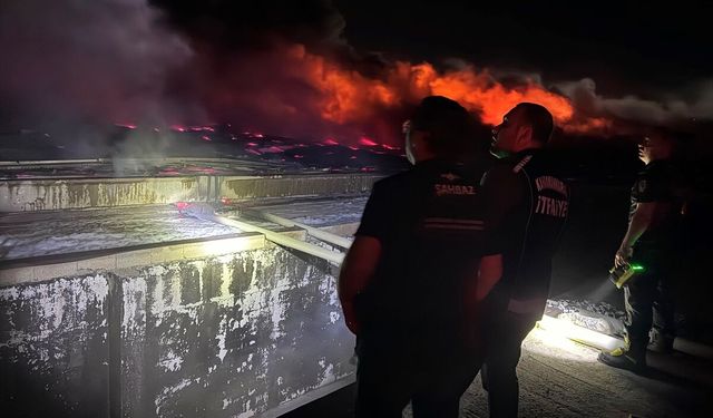 Kahramanmaraş'ta tekstil fabrikasında yangın: Ekipler müdahale ediyor!