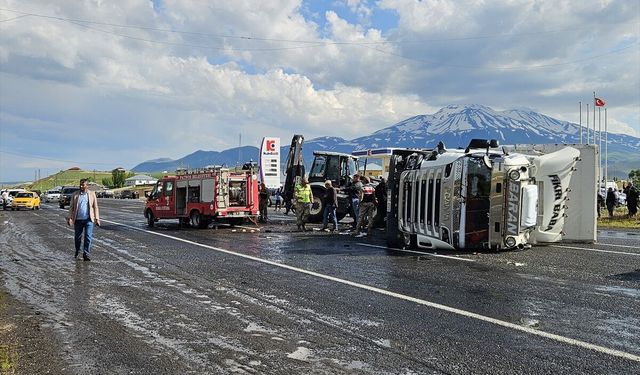 Ağrı'da zincirleme kaza: Ölü ve yaralılar var!