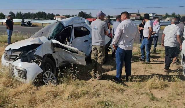 YKS için yola çıkan otomobil tırla çarpıştı: Bir ölü, bir yaralı