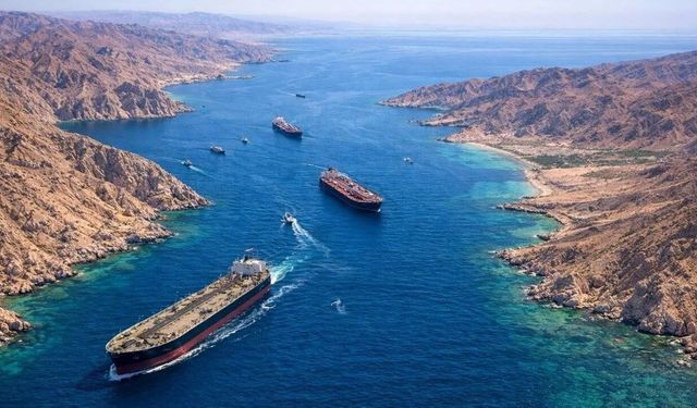 Hürmüz Boğazı'ndan son 2 günde yalnızca 2 gemi geçti!