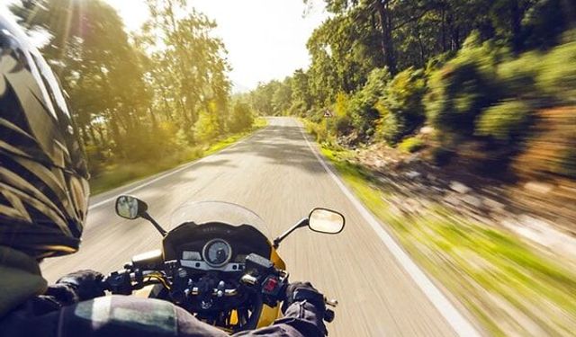 Tehlikeli motosiklet kullanan sürücü para cezasına çaptırıldı