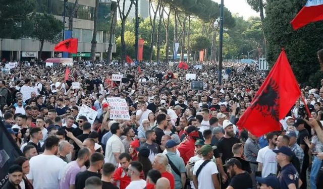 Arnavutluk'ta Trump'ın damadı protesto ediliyor!