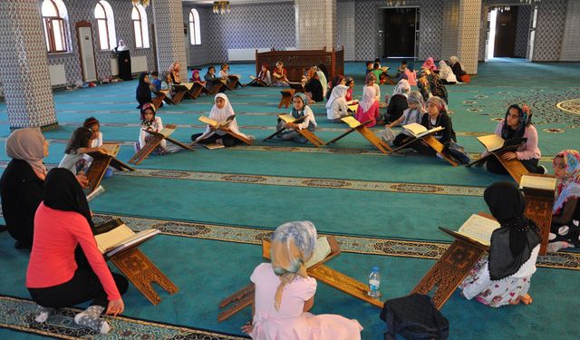 Velilere çağrı: Çocuklarınızı Kur'an kurslarına yönlendirin