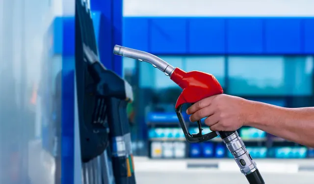 Petrol düşse de yükselse de bizde hep zam var! Akaryakıta bir zam daha geldi