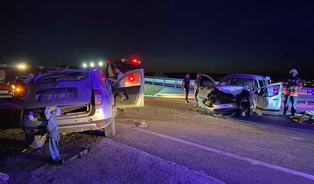 Malatya'da iki otomobil çarpıştı